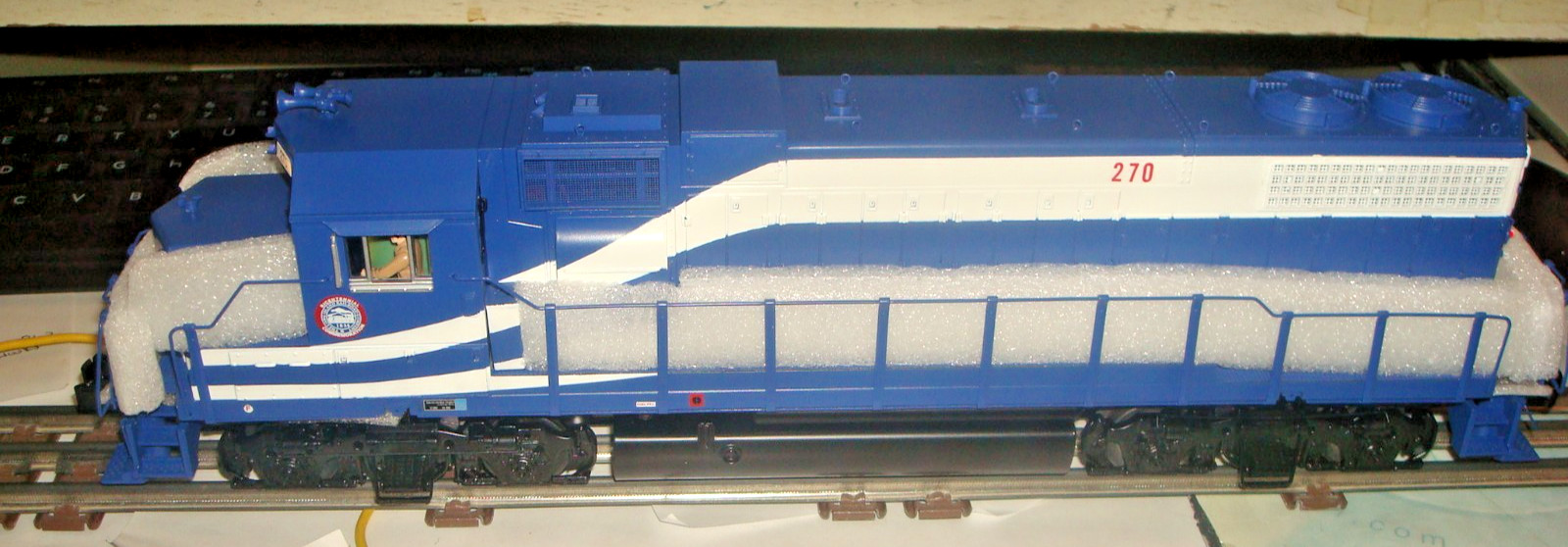 MTH. RAIL KING. LONG ISLAND . GP38-2 DIESEL ENGINE # 270. ITEM 20-20396-1