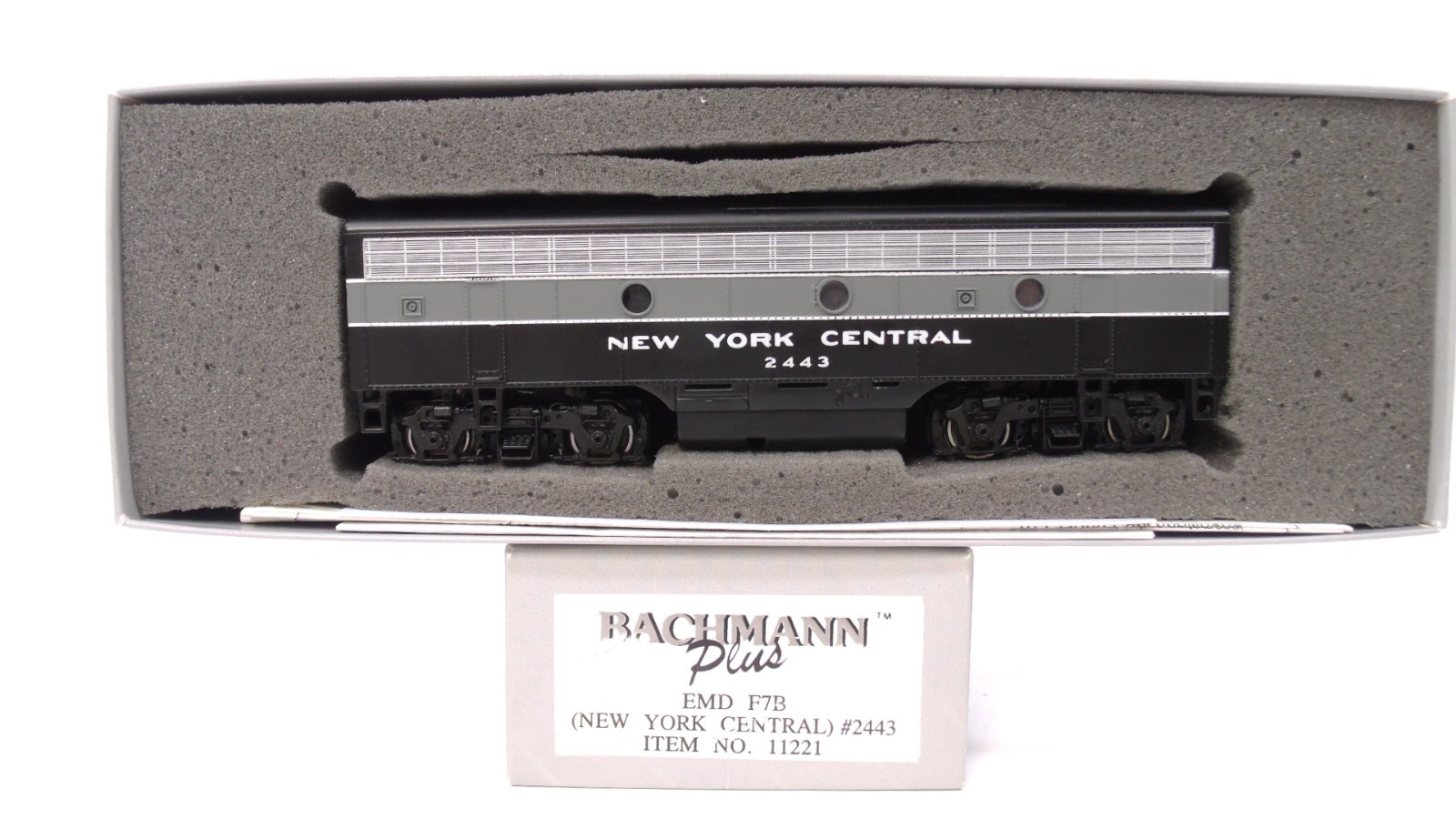 Bachmann Plus HO New York Central NYC EMD F7B Diesel Locomotive Engine 11221