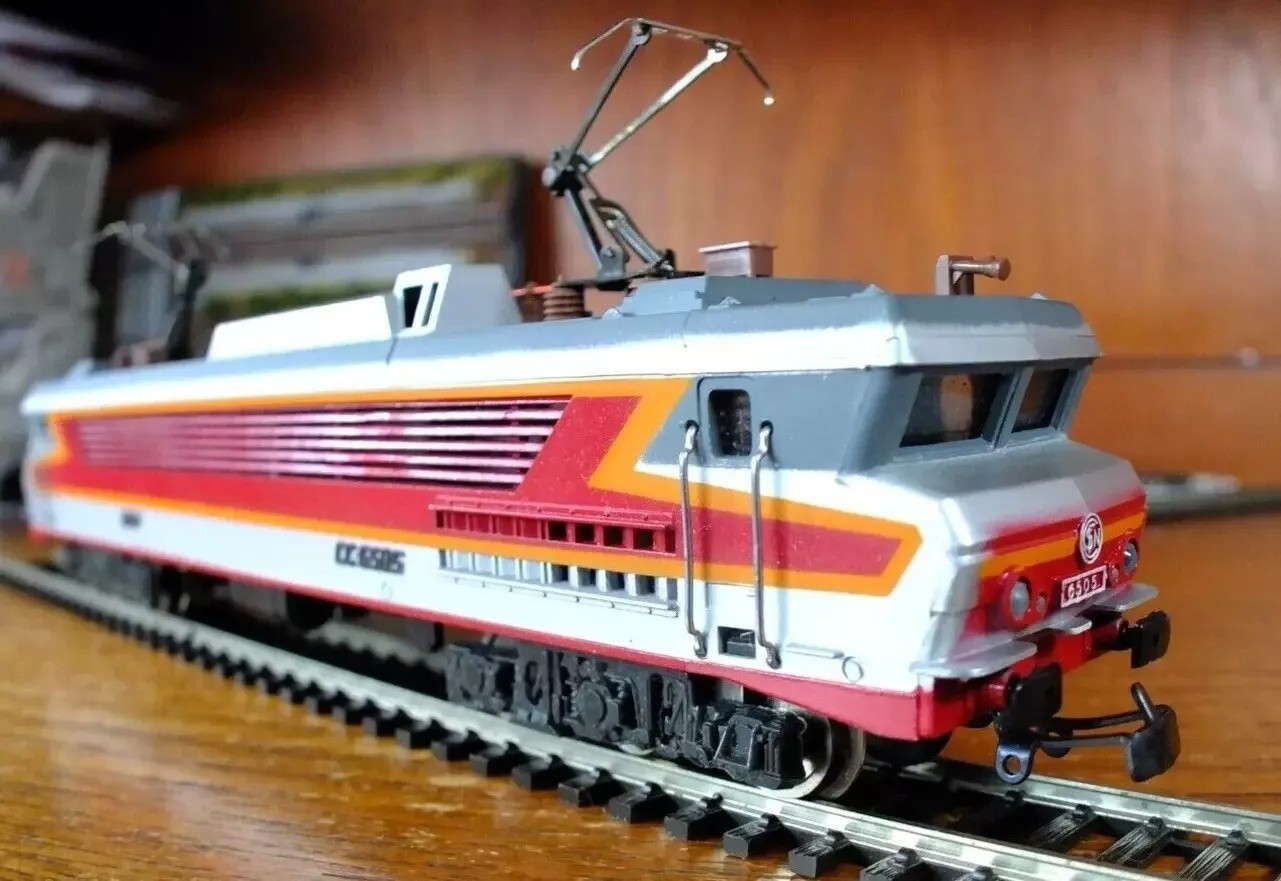 Jouef 8436M HO gauge SNCF CC 6500 electric loco in silver/red livery
