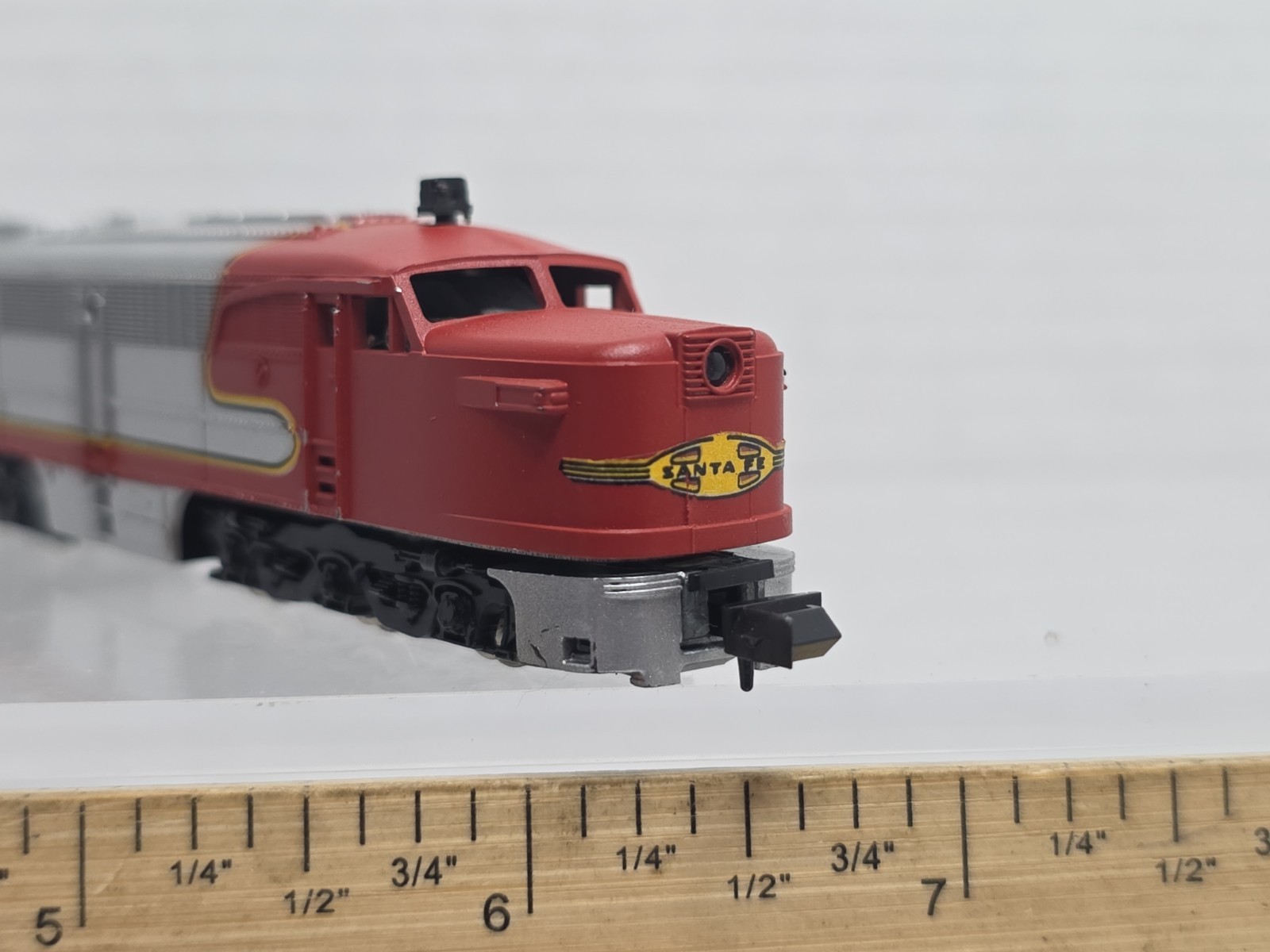 Con-Cor Japan N Scale Santa Fe PA-1 Diesel Locomotive ATSF Runs Well Read Desc.