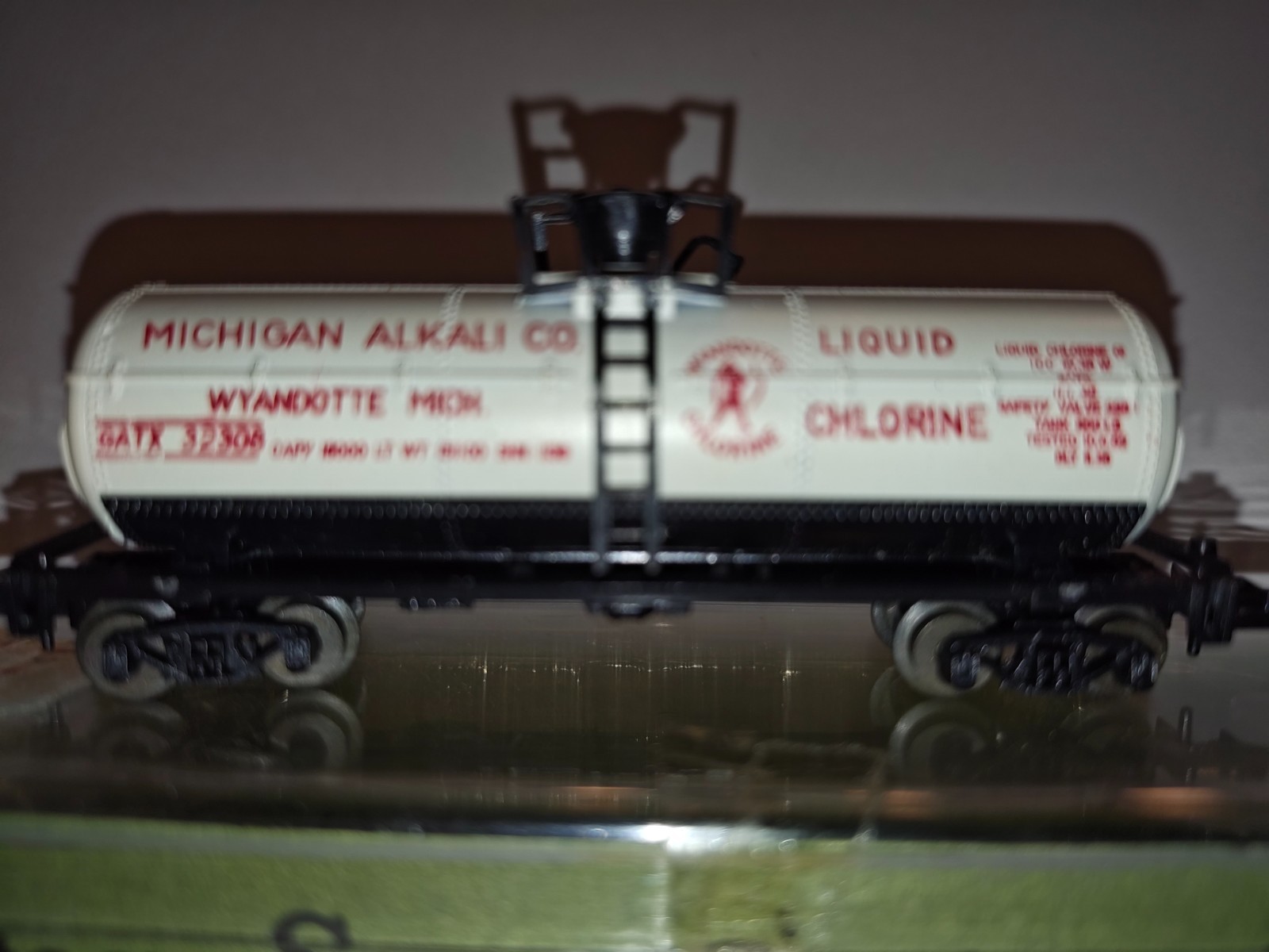 N Scale Postage Stamp Michigan Alkali Co. Wyandotte Chlorine Tank Car
