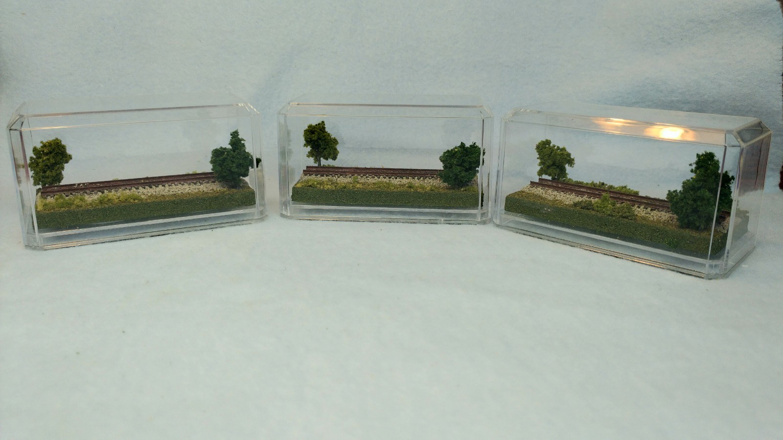 Z SCALE MINI DISPLAY CASES – 3/ PACK – GREAT FOR ALL Z LOCOS OR CARS