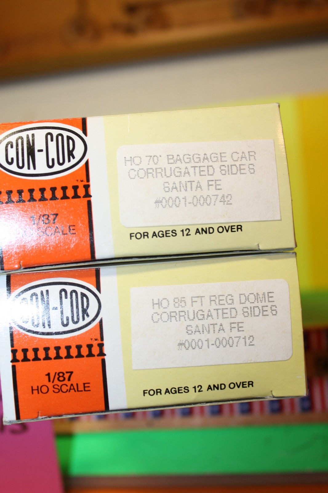 NIB HO * Con-Cor 2 Piece Santa Fe Passenger Car & Baggage Car Set