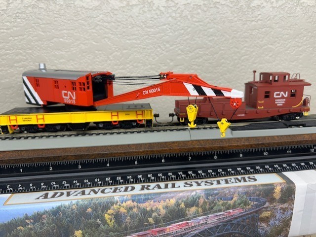 CANADIAN NATIONAL 200 ton ROTATING HEAVY DUTY WRECK CRANE w/TENDER HO SCALE NEW
