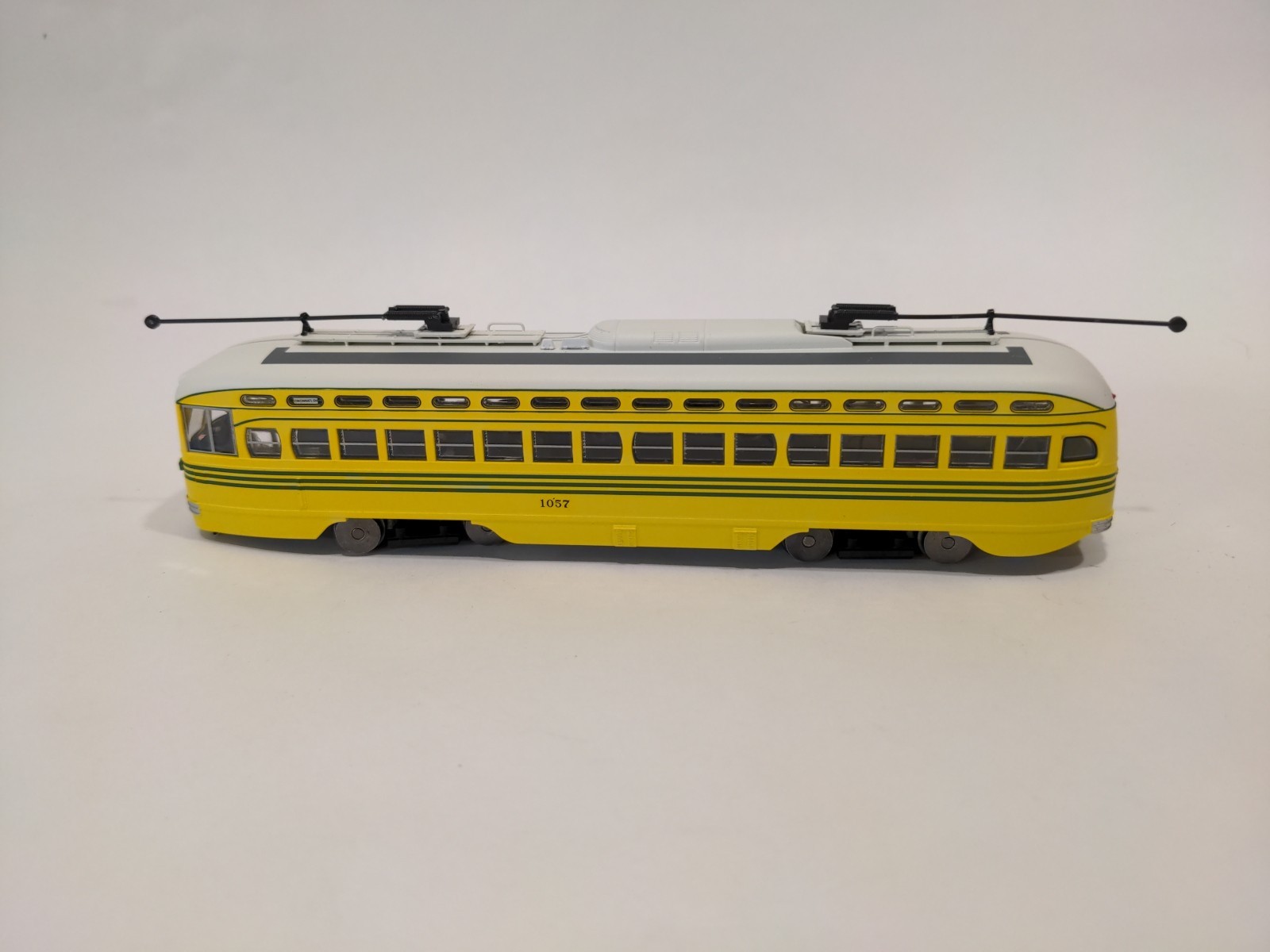 Bowser HO Scale Cincinnati Electric PCC Trolley #1057 Item 12557