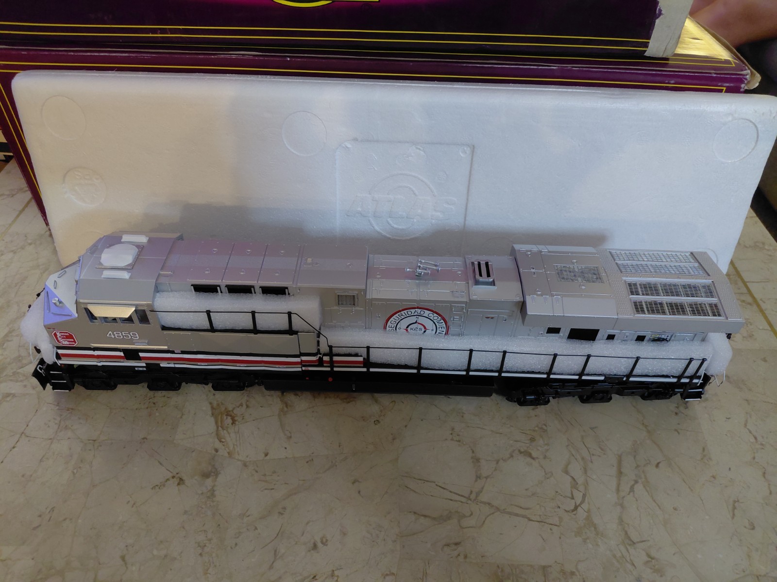 Atlas 30138182 O Premier KCS ES44AC Locomotive Kansas City Southern # 4859 3RL