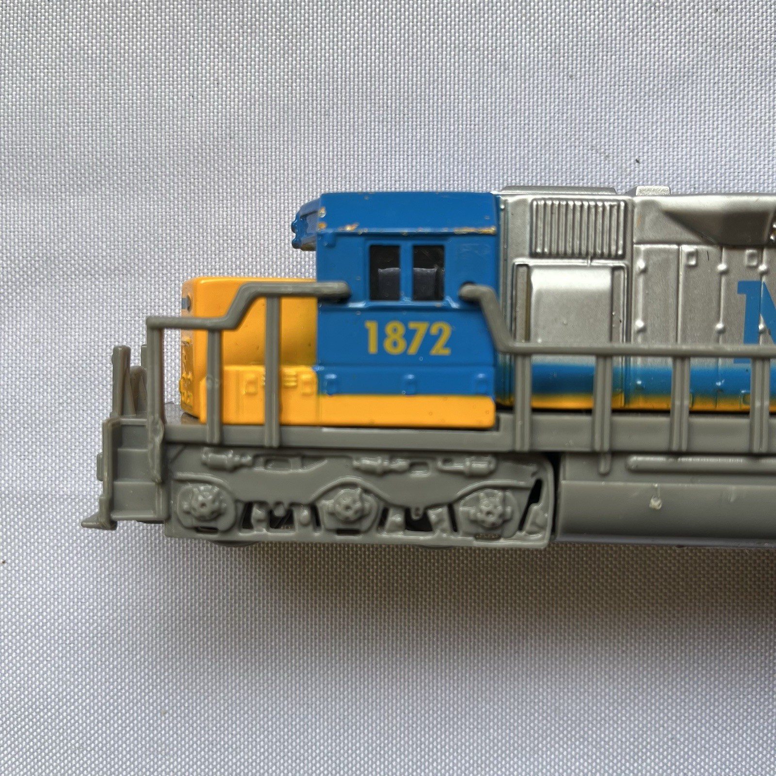 Freight Locomotive Pull Back Power Blue,Yellow & Silver #1872 NY &IL Die Cast