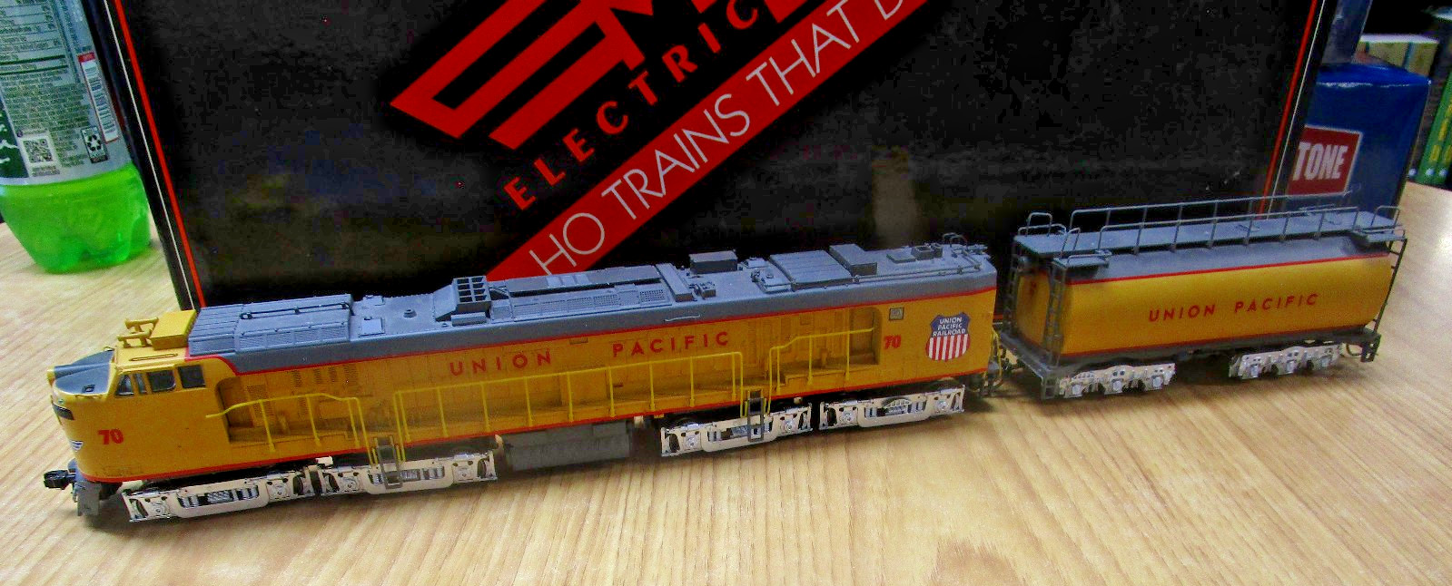 HO Scale Union Pacific Veranda Turbine #70 w/Tender by MTH (DCC/Sound)