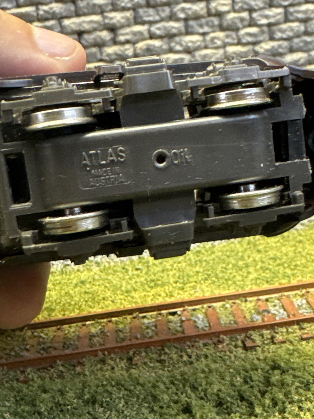 “HO SCALE “”ATLAS”” MODEL OF A PENNSYLVANIA FP7 ENGINE NO 9834.”