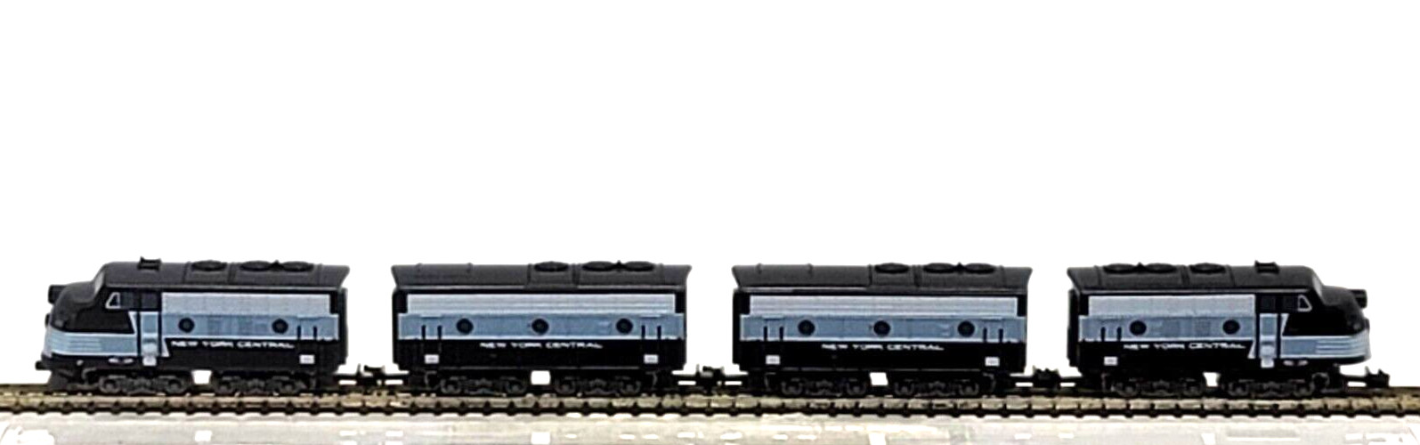 Z scale Rokuhan ST012-2 Powered NYC EMD F7A/B/B/A SET w/opt Mkln cplrs (8)