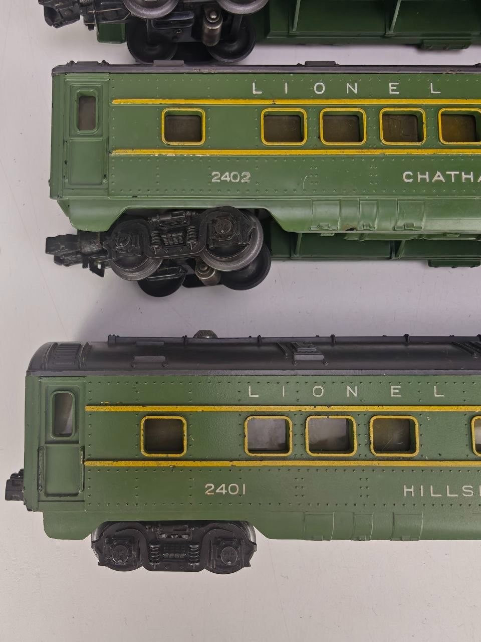 Vintage Lionel 2400 2401 2402 O-27 Green Streamliner Passenger Cars Lot 3