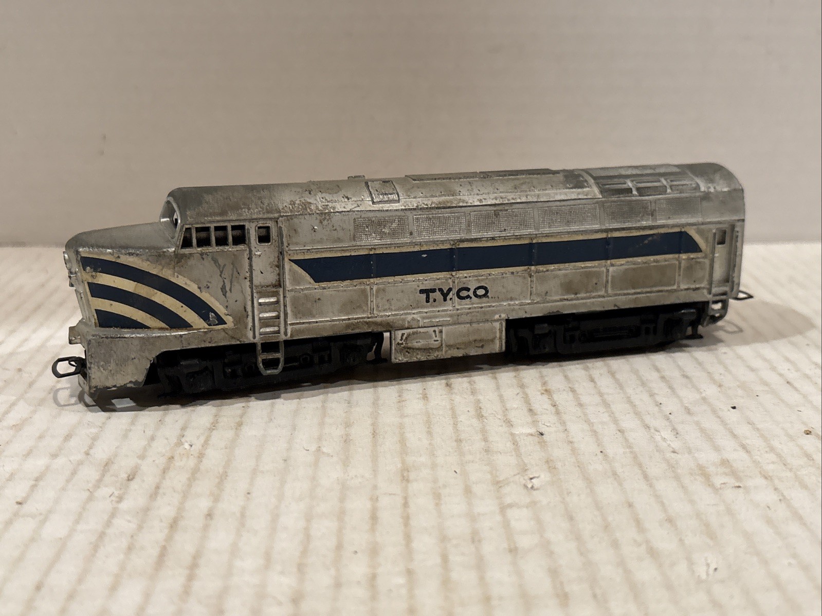 Vintage 1958 T.Y.C.O Streamliner Train Engine Aluminum HO Scale Untested