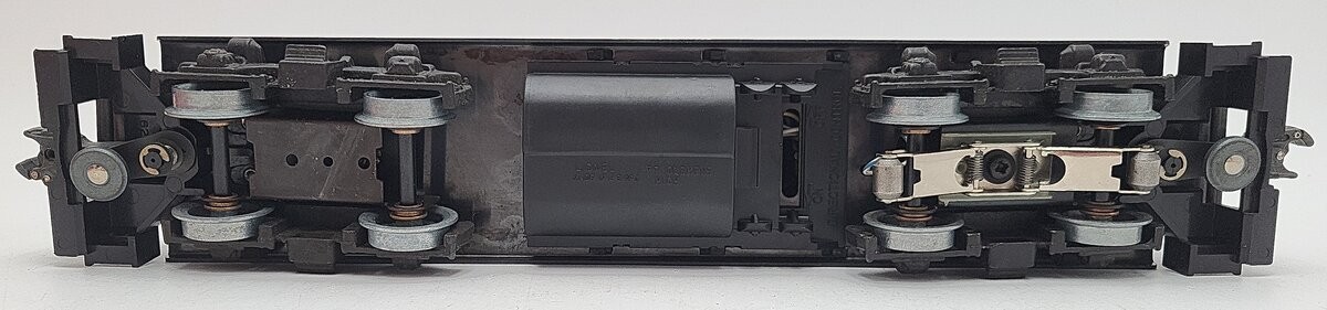 Lionel 6-8367 O Gauge Long Island GP20 Non-Powered Diesel Locomotive/Box