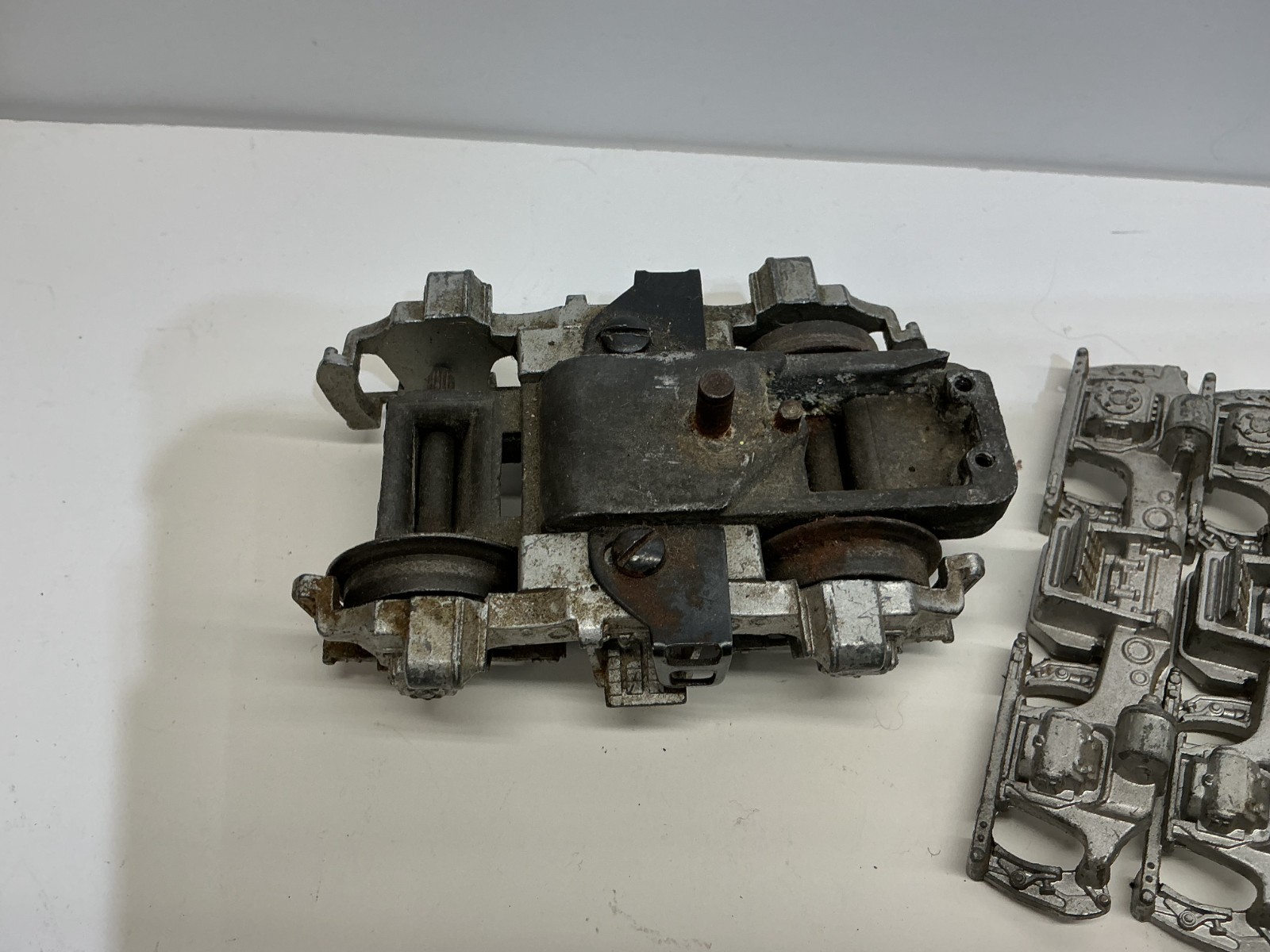 LIONEL ASSORTED F3 TRUCK PARTS