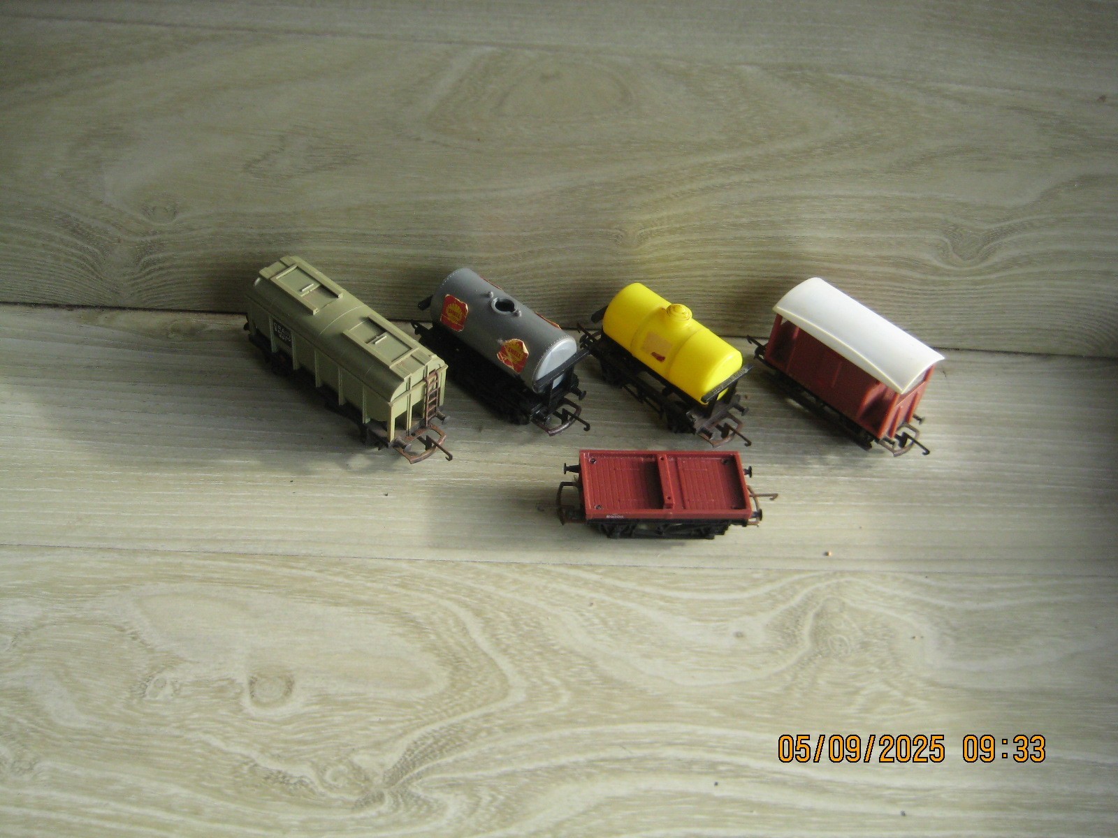 HORNBY/TRIANG OO RAILWAYS 5 MIXED GOODS WAGONS Good Condition Lot 1