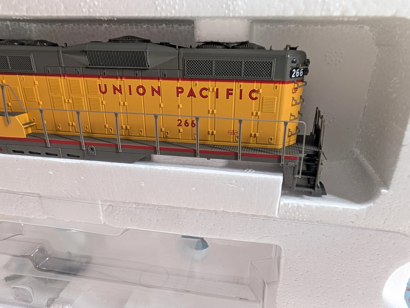 Life-Like 23622 HO GP9 II Diesel Locomotive Shell Only Union Pacific UP #266
