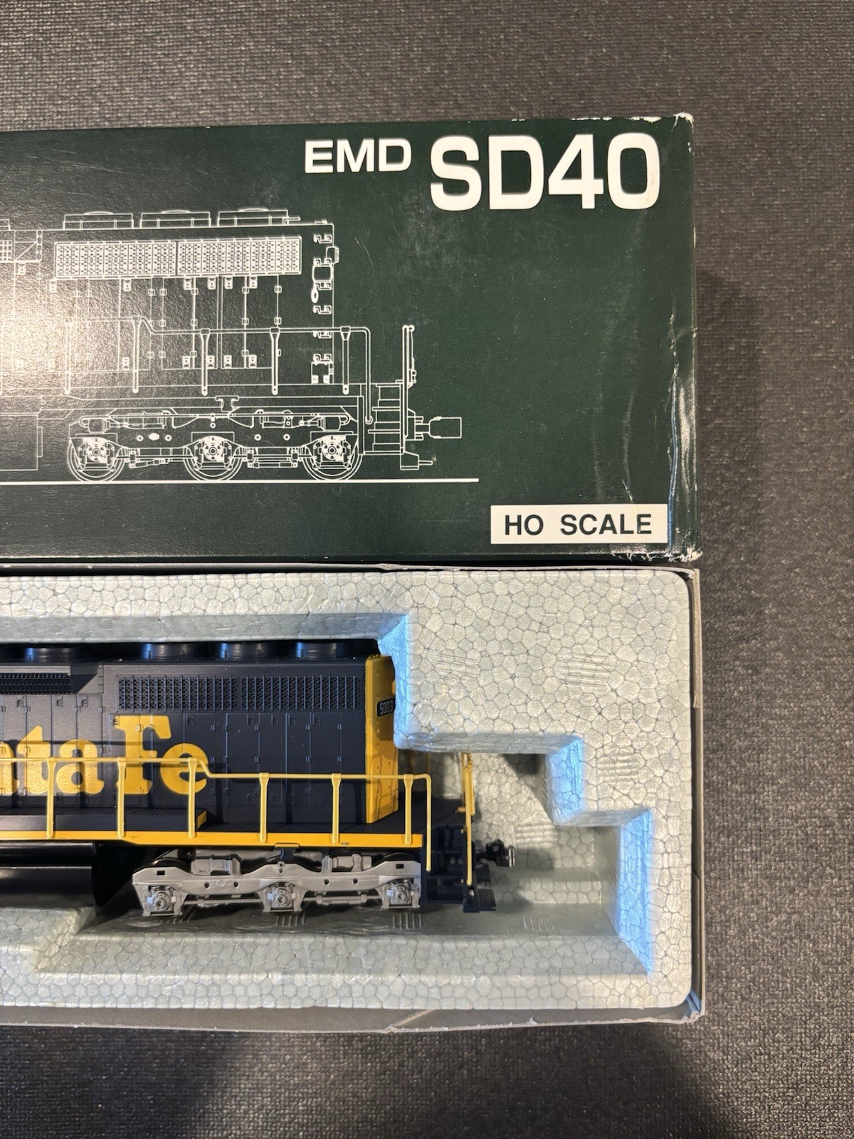 HO Scale KATO 37-6327 ATSF Santa Fe EMD SD40 Diesel Locomotive #5003