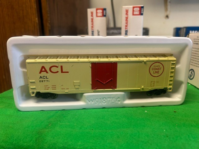 NCE Cab Controler, 1-Walthers Mainline EMD SD60M DCC w/LokSound – CP and CSX DCC