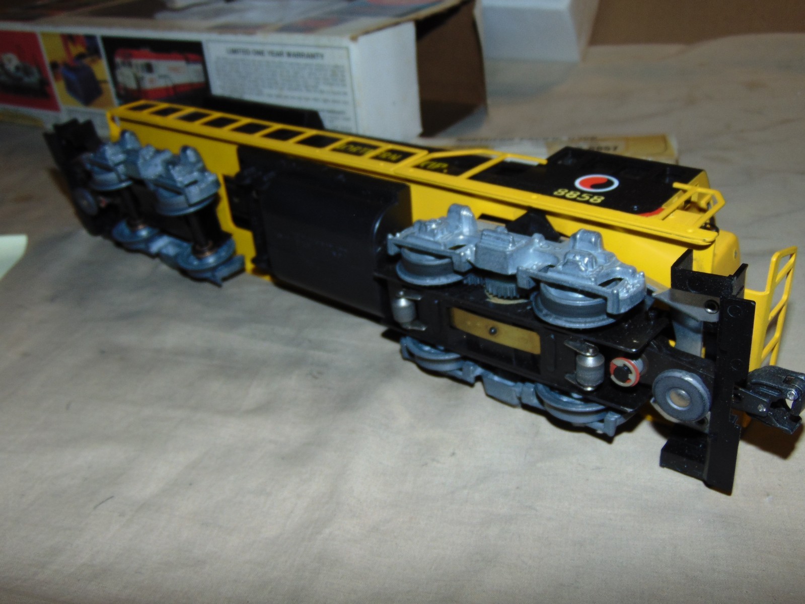 LIONEL O 8858 NORTHERN PACIFIC U36B POWERED DIESEL IN 8857 ORIGINAL BOX #1