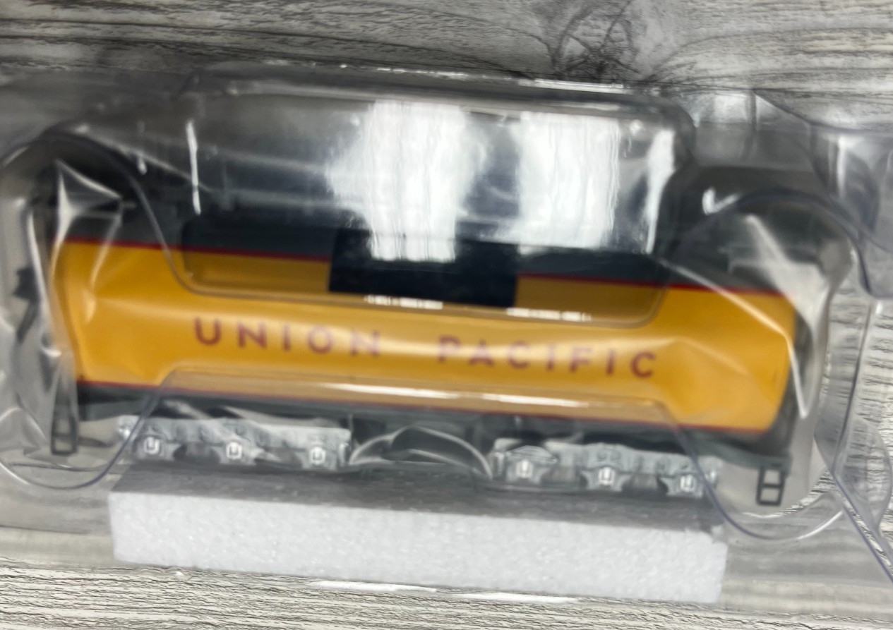 Athearn Genesis HO G41511 Gas Turbine w/Tender UP #64 DCC and Sound NEW