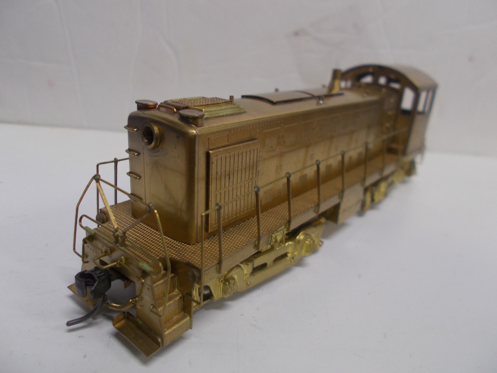 ALCO # D-116 ~BRASS~UNDECORATED ALCO S-1 LOCOMOTIVE ~RUNS GOOD~READ~HO SCALE