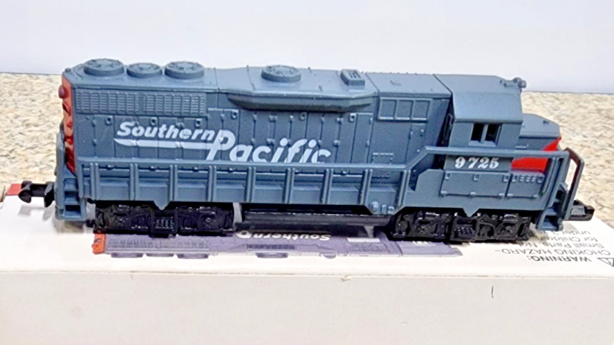 High Speed N Scale Sothern Pacific 9725 Diesel Locomotive Non Powered Dummy