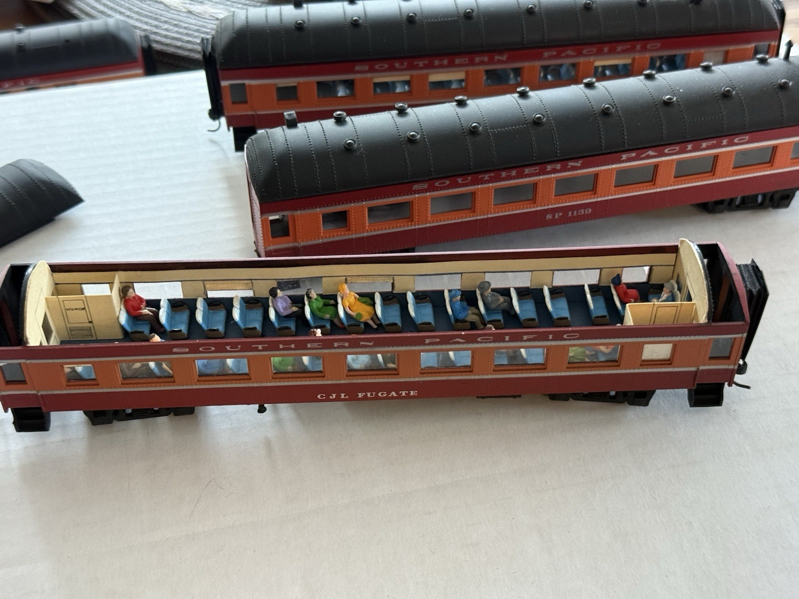 Proto 2000 HO EMD E7A diesel, SP #6000, Runs great, With 5 Passenger Cars