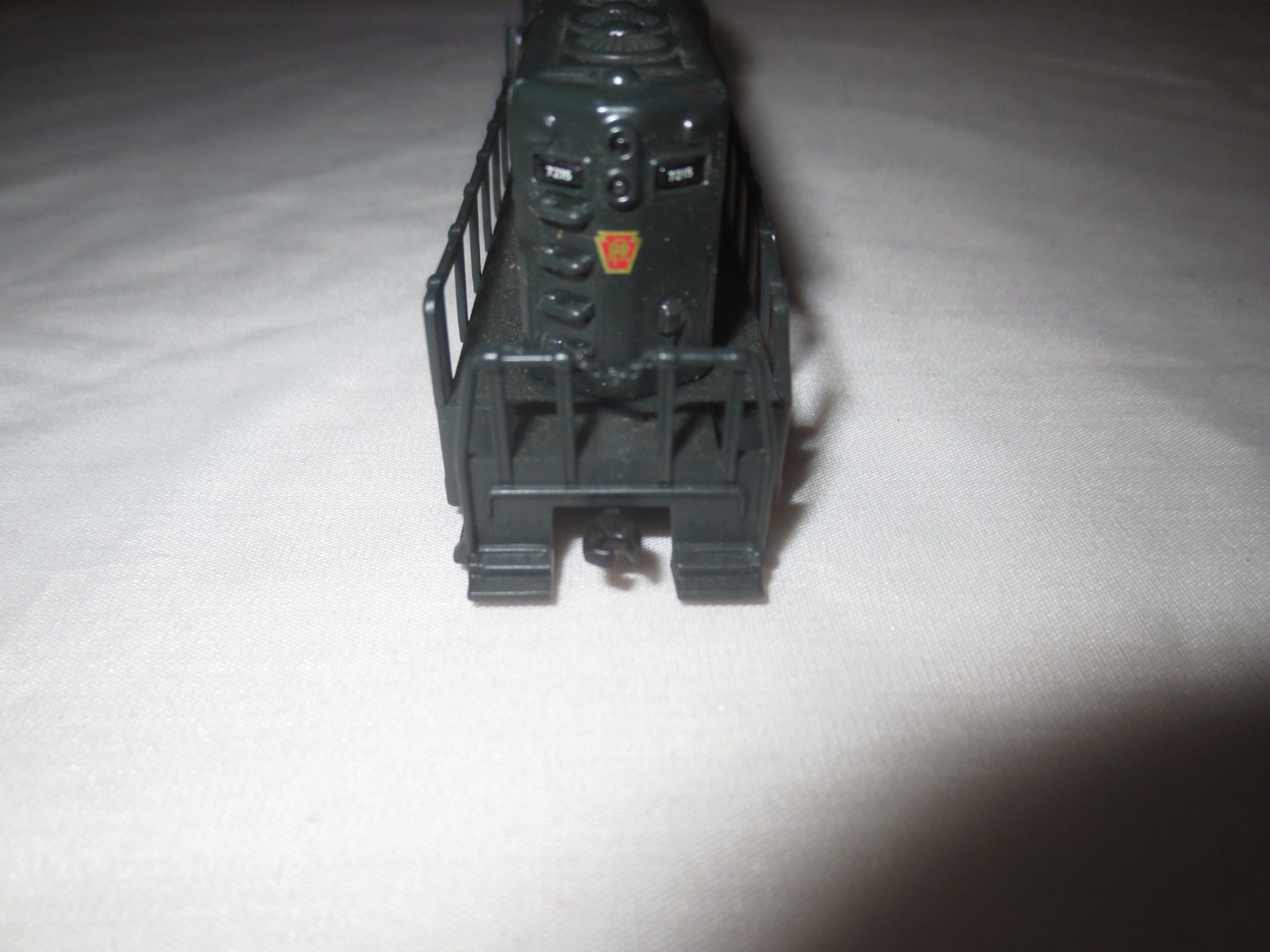 Lionel Locomotive 7215 PA GP-9 series With Decorative Tin 1998