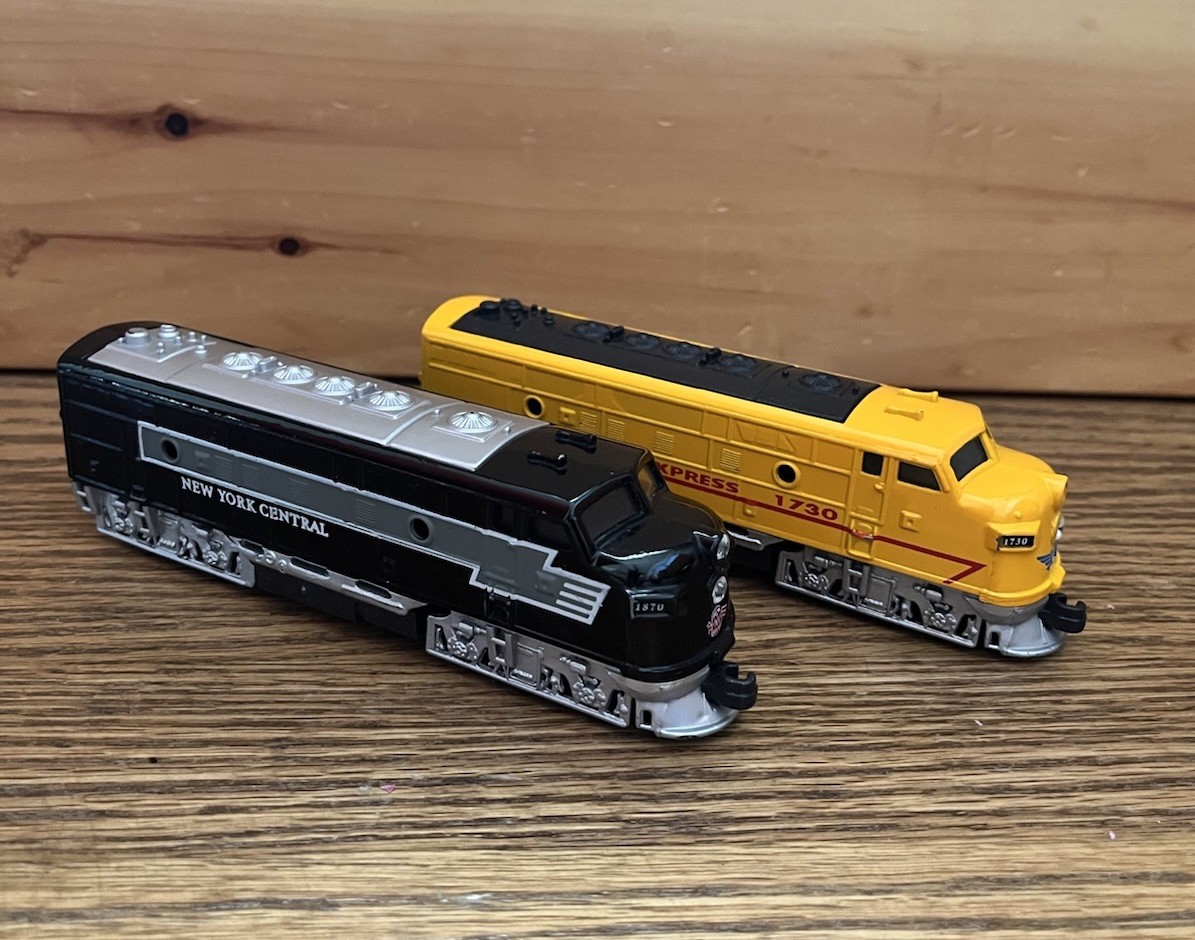 Toysmith 7″ New York Central And Pacific Express Locomotives Pull Back Trains