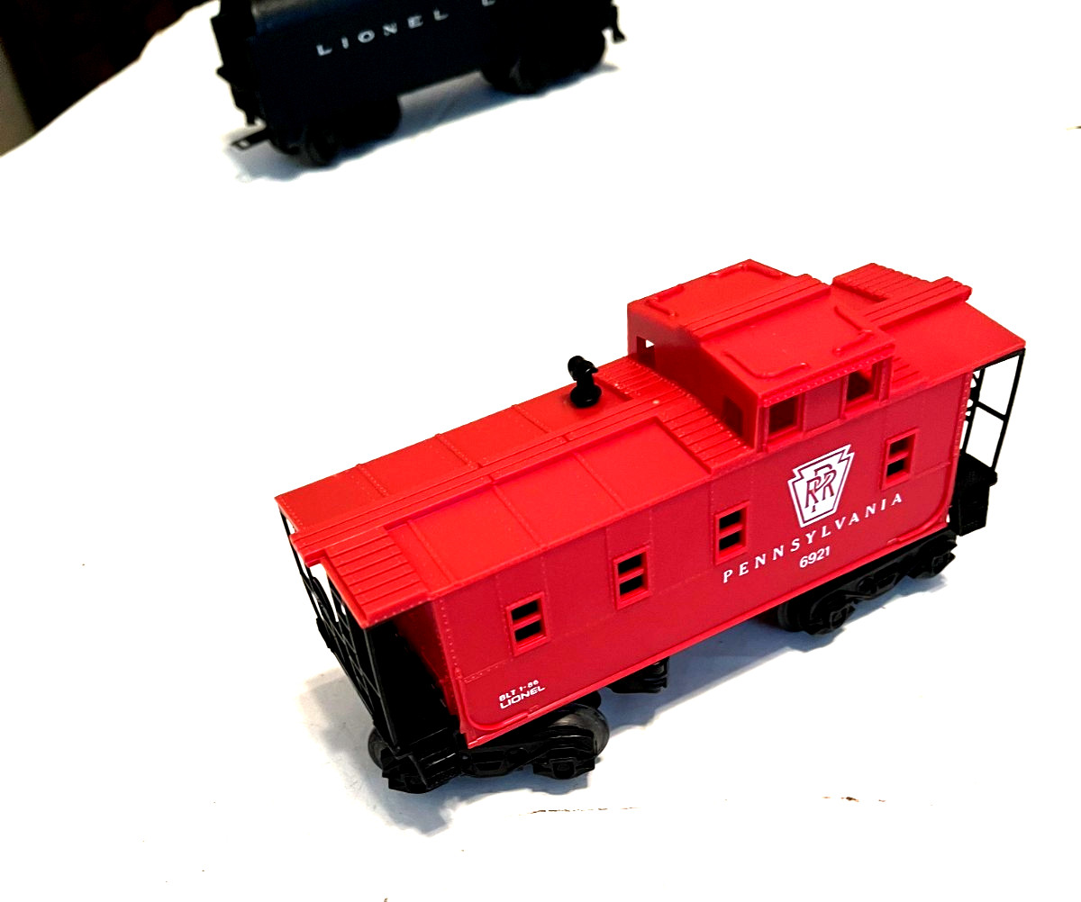 Vintage Lionel steam train set – locomotive #2026, tender, 4 Freight Cars, RUNS