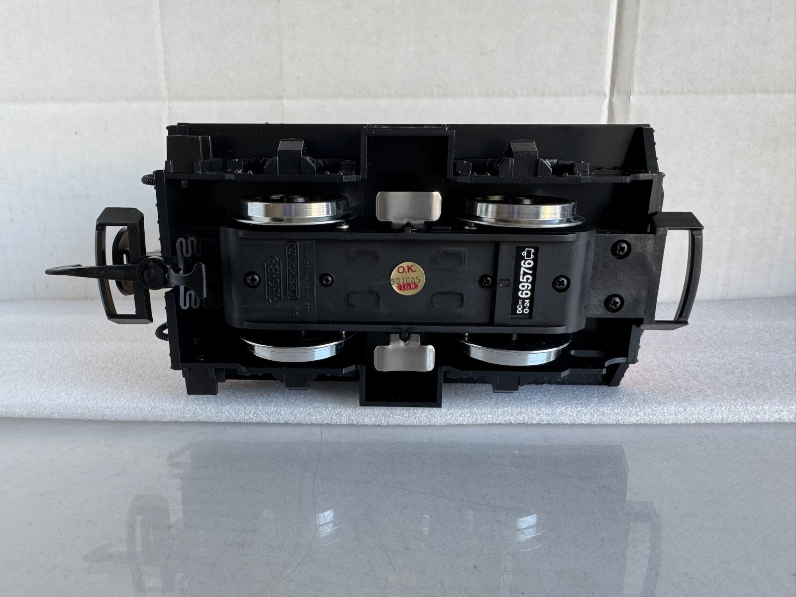 LGB 69576 – Powered Yellow Tender for Stainz Steam Locomotives NEW with box