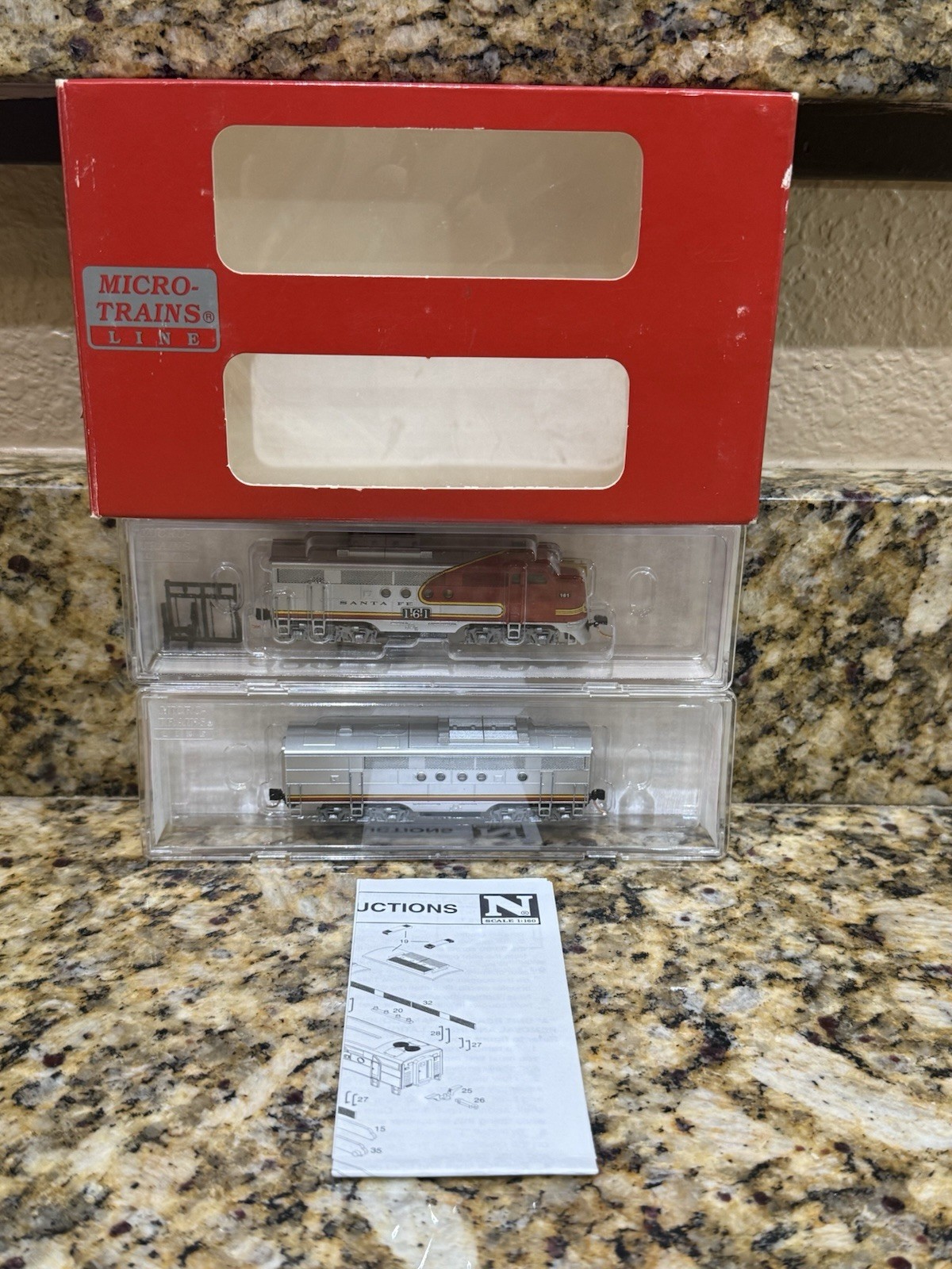 Micro-Trains Line 992 00 102 Powered EMD FT A-B Unit Locomot Santa Fe AT&SF #161