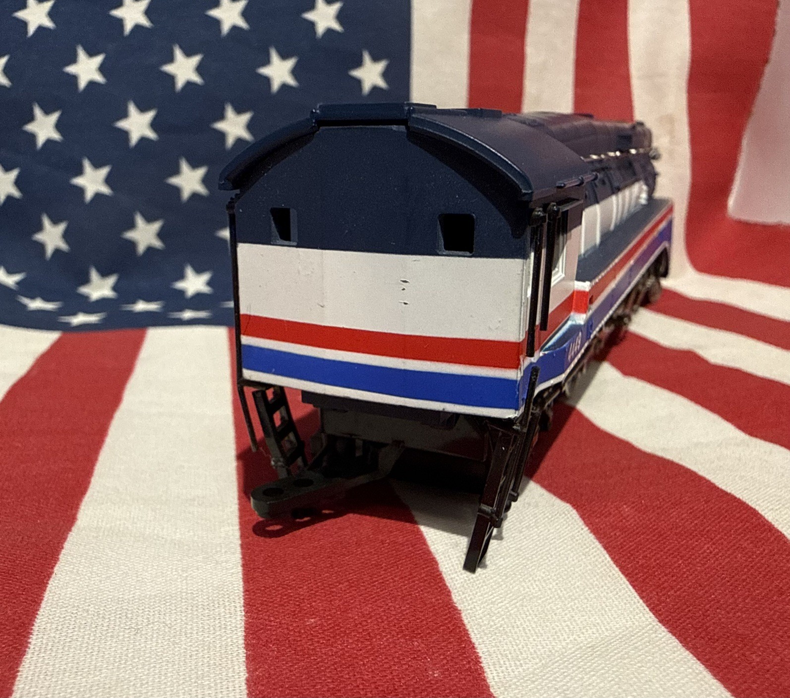 HO American Freedom Train 4-8-4 #4449 Steam Locomotive Runs Vintage