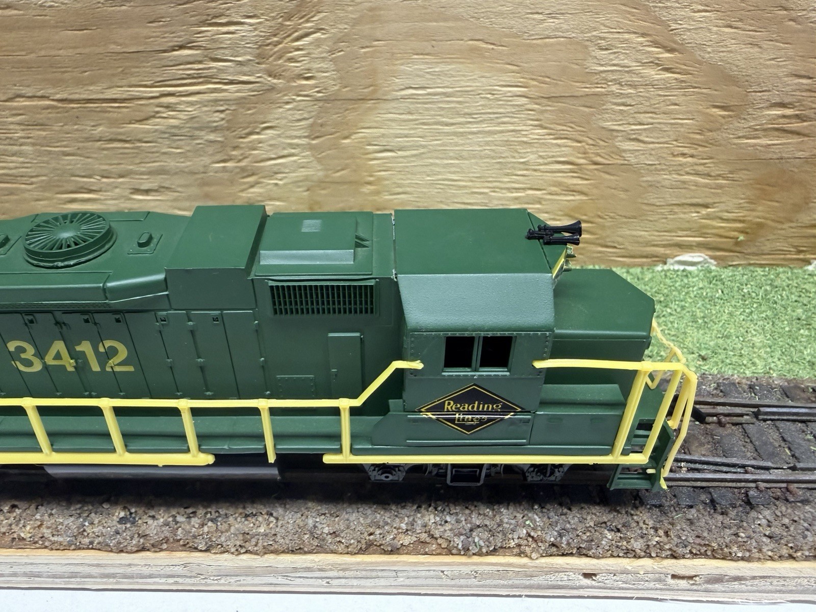 HO SCALE READING LINES DIESEL LOCOMOTIVE 3412 ATLAS GP-38 RARE FIND
