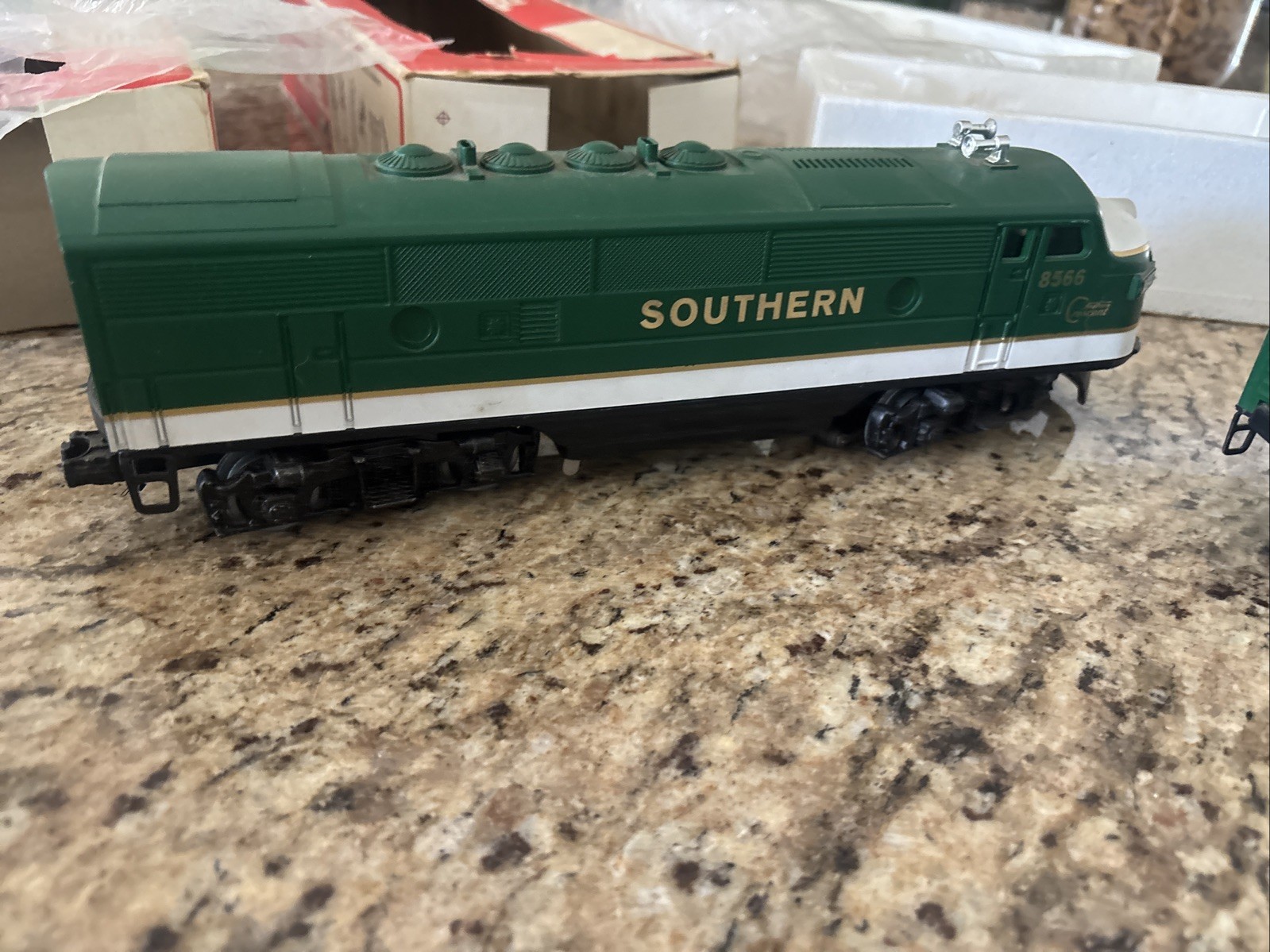 Lionel 6-8566 O Gauge Southern F-3 A Diesel Locomotive F3 B 8661 4647