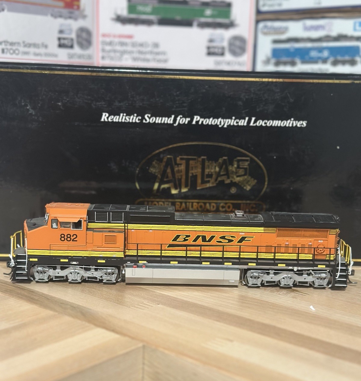 Atlas HO GE Dash 8-40CW BNSF #882 Master Series Gold DCC Sound Lightly Weathered