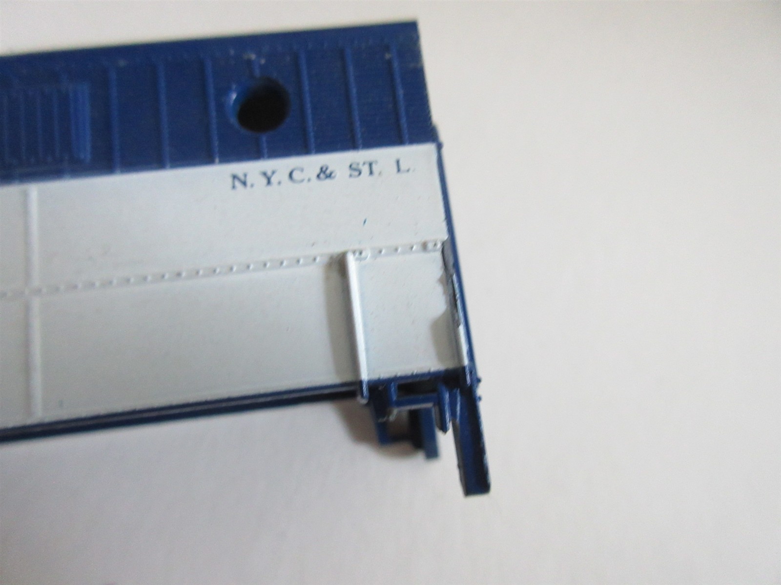 Athearn HO Nickel Plate Road #182 SHELL ONLY 9″