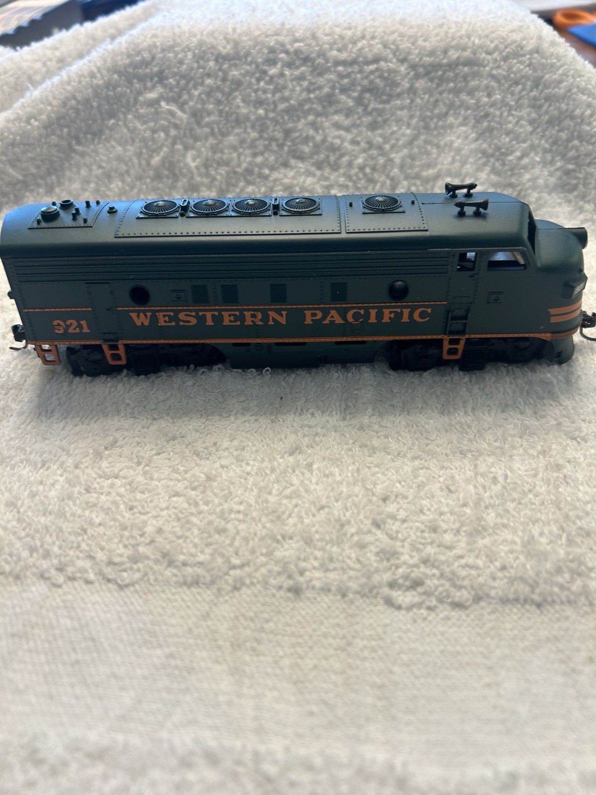 Athearn F7A Western Pacific HO Locomotive #921