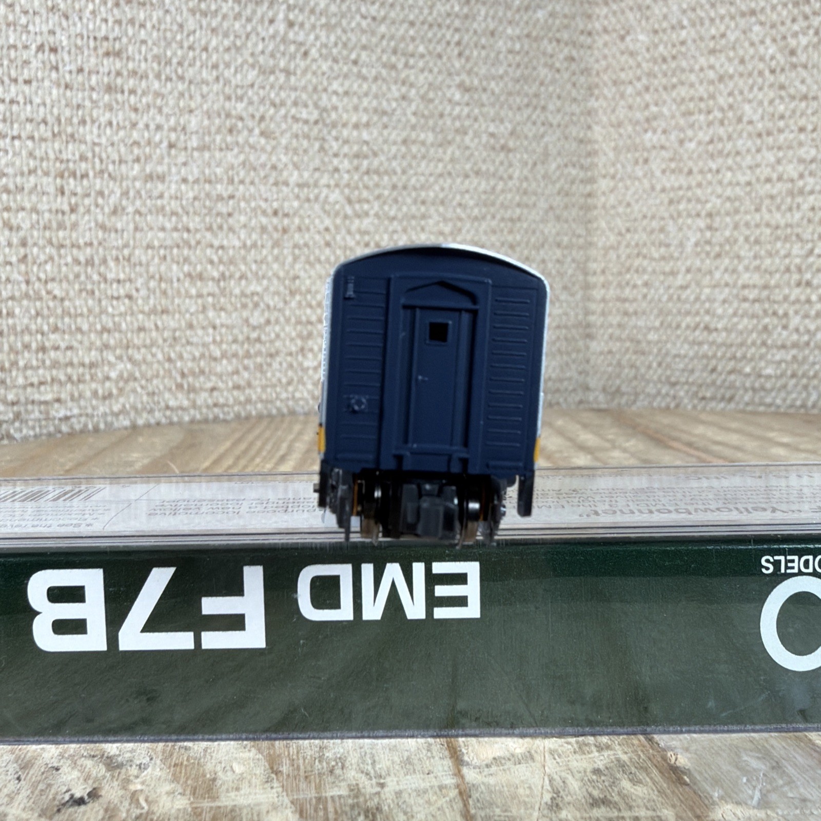 KATO 176-2215 ATSF Santa Fe Yellowbonnet Freight EMD F7B Diesel N Scale