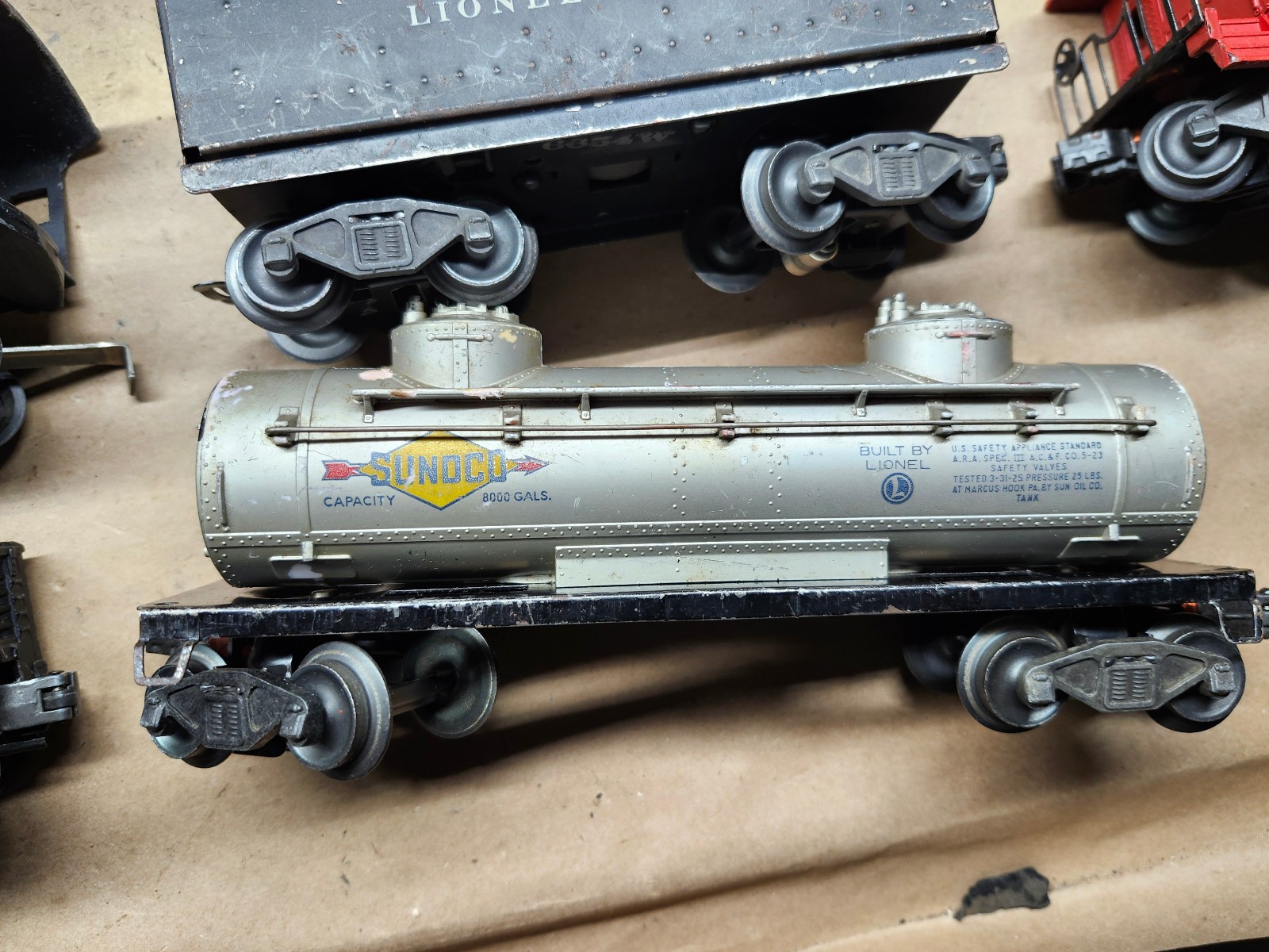LIONEL 1655 2-4-2 LOCOMOTIVE,TENDER,2 CARS,CABOOSE, BRIDGES, ACCESSORIES