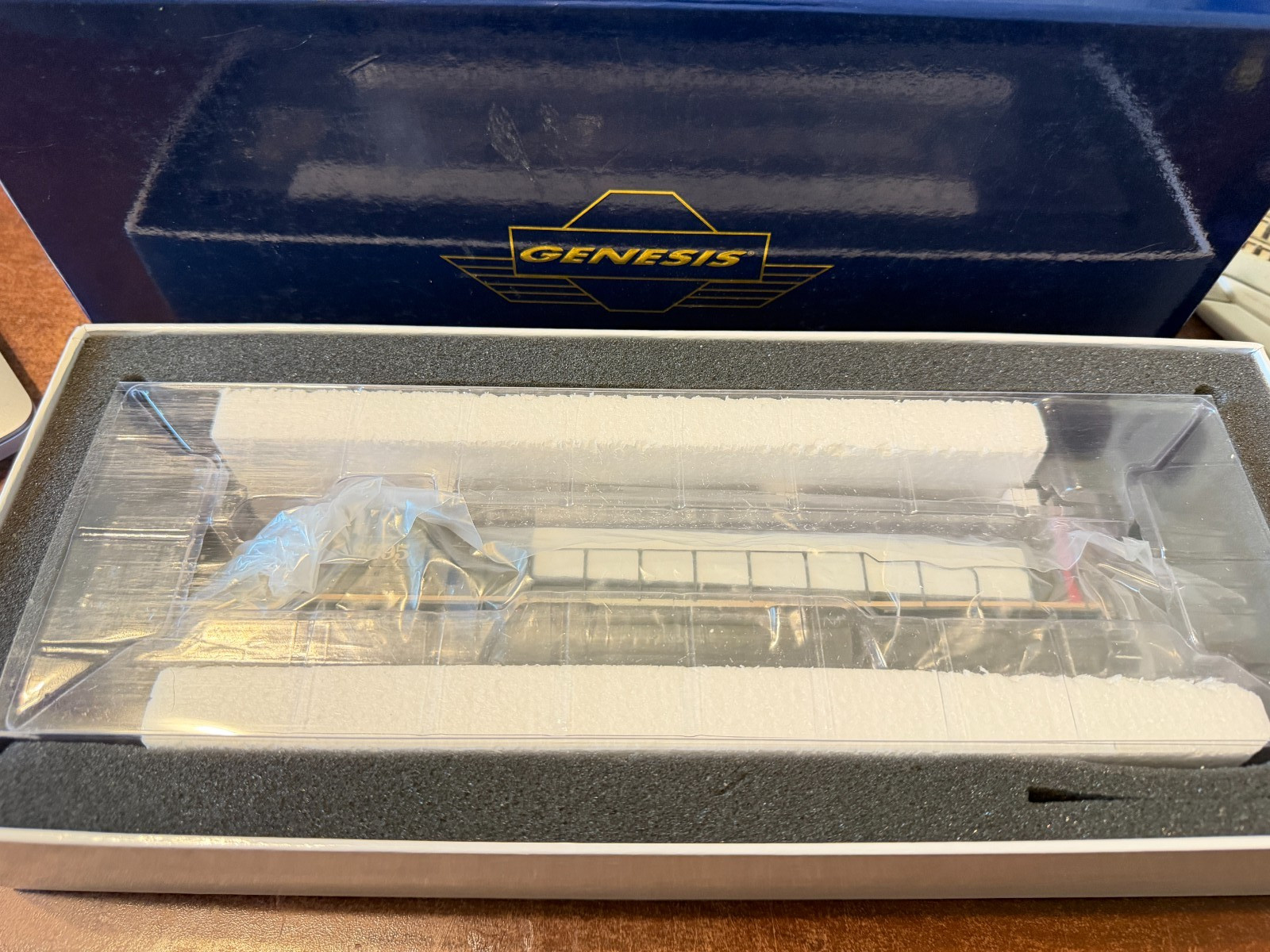 HO Athearn Genesis Southern Pacific SD40M-2 with DCC & Sound – Weathered