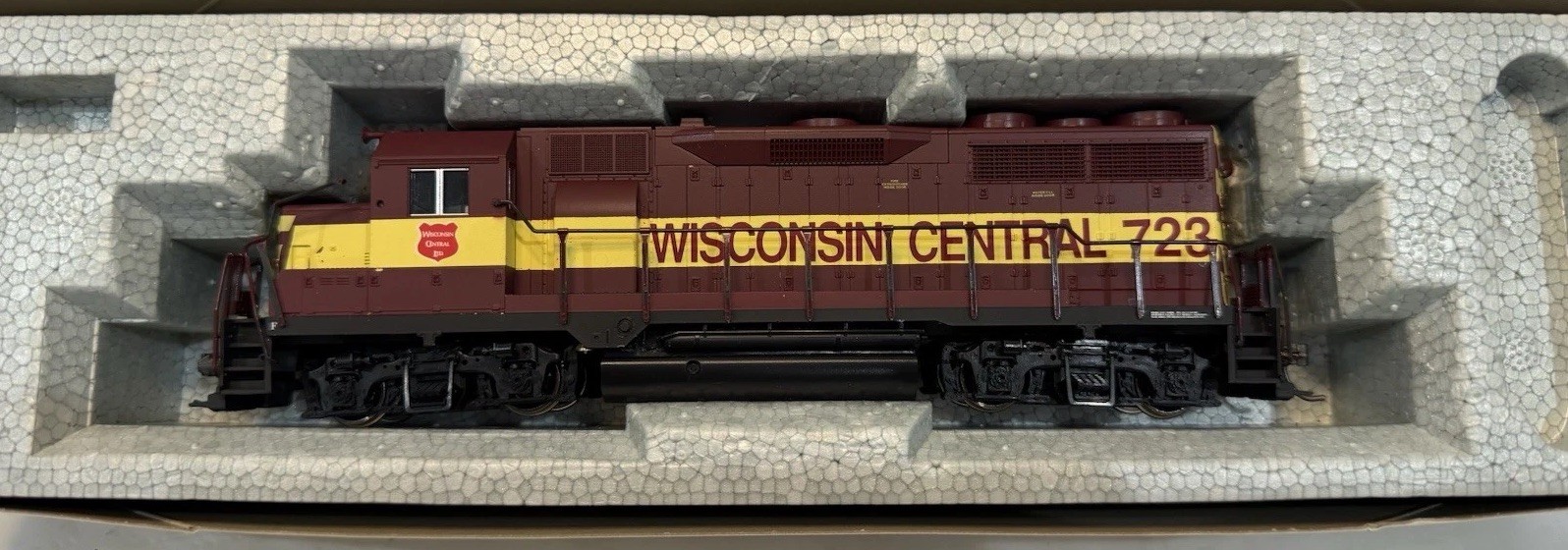 1 Kato Ho Scale GP 35 Wisconsin Central #723