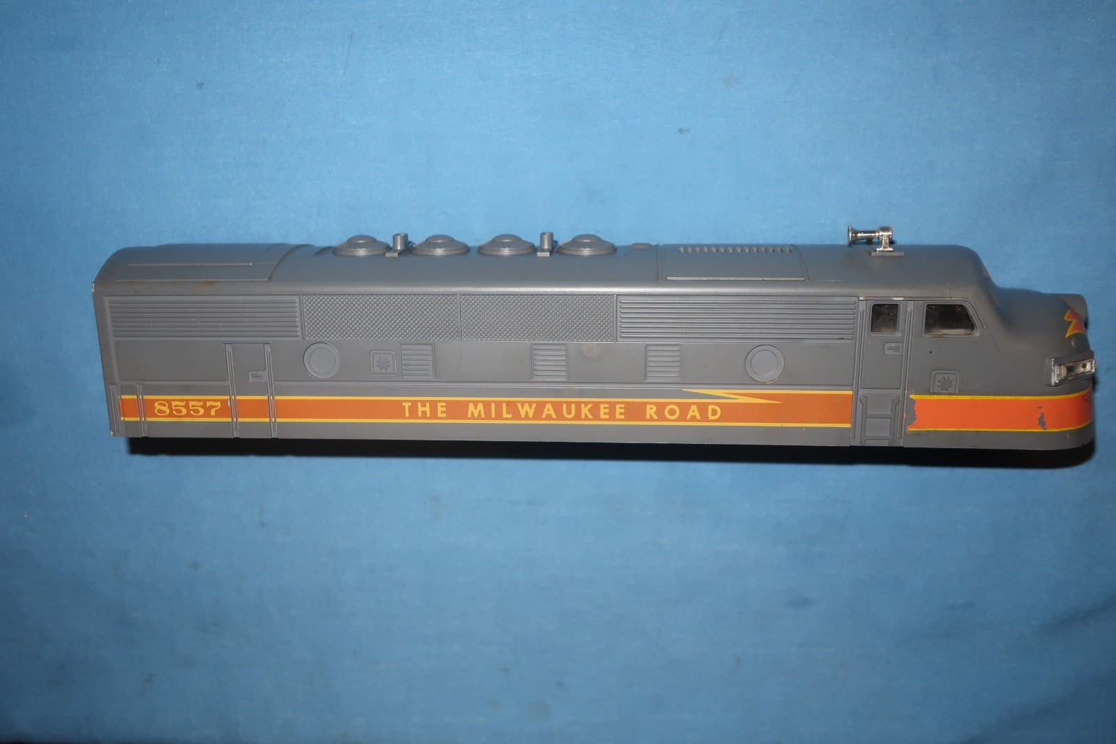 Lionel #8557 The Milwaukee Road F3 Diesel Locomotive Shell