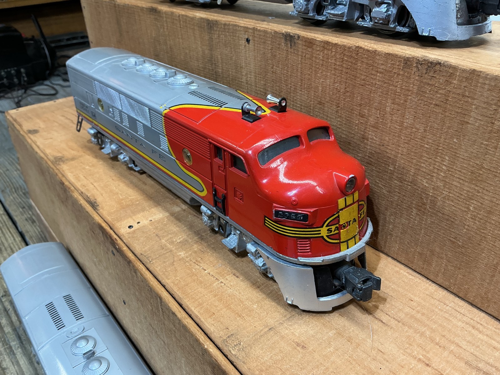 1950’s Lionel SANTA FE 2353 Diesel Locomotive & Dummy & B-Unit 3 Pieces O Gauge
