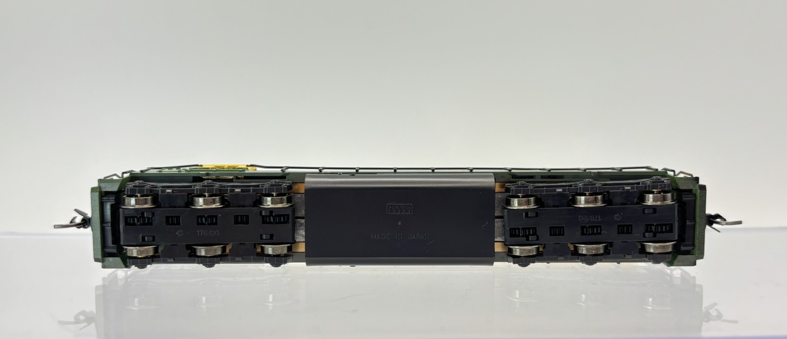 N Scale KATO 176-3114 Reading “Bee Line” EMD SD45 Diesel Locomotive RDG #7601