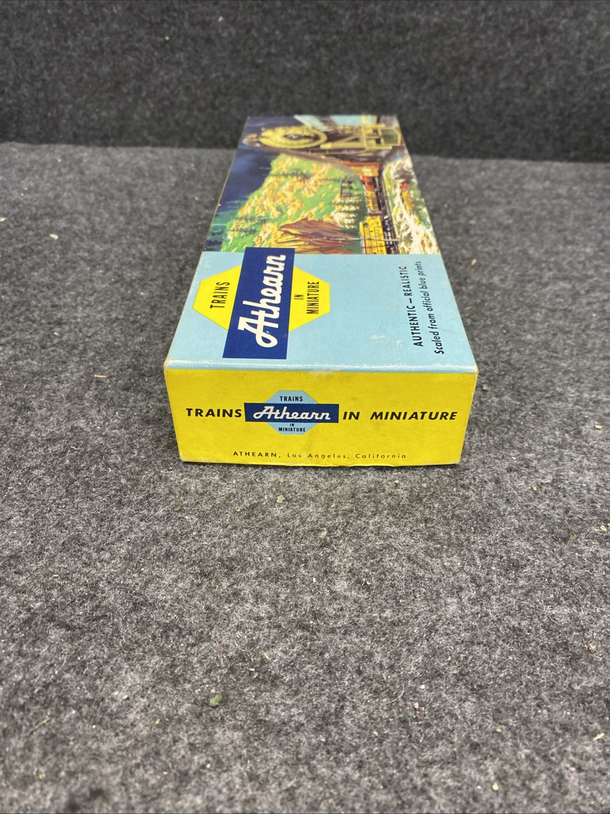 Athearn 3211 CB&Q F7A Super-geared Diesel Yellow Box R-T-R Diesel (AT050226-01)