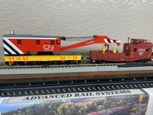 CANADIAN NATIONAL 200 ton ROTATING HEAVY DUTY WRECK CRANE w/TENDER HO SCALE NEW