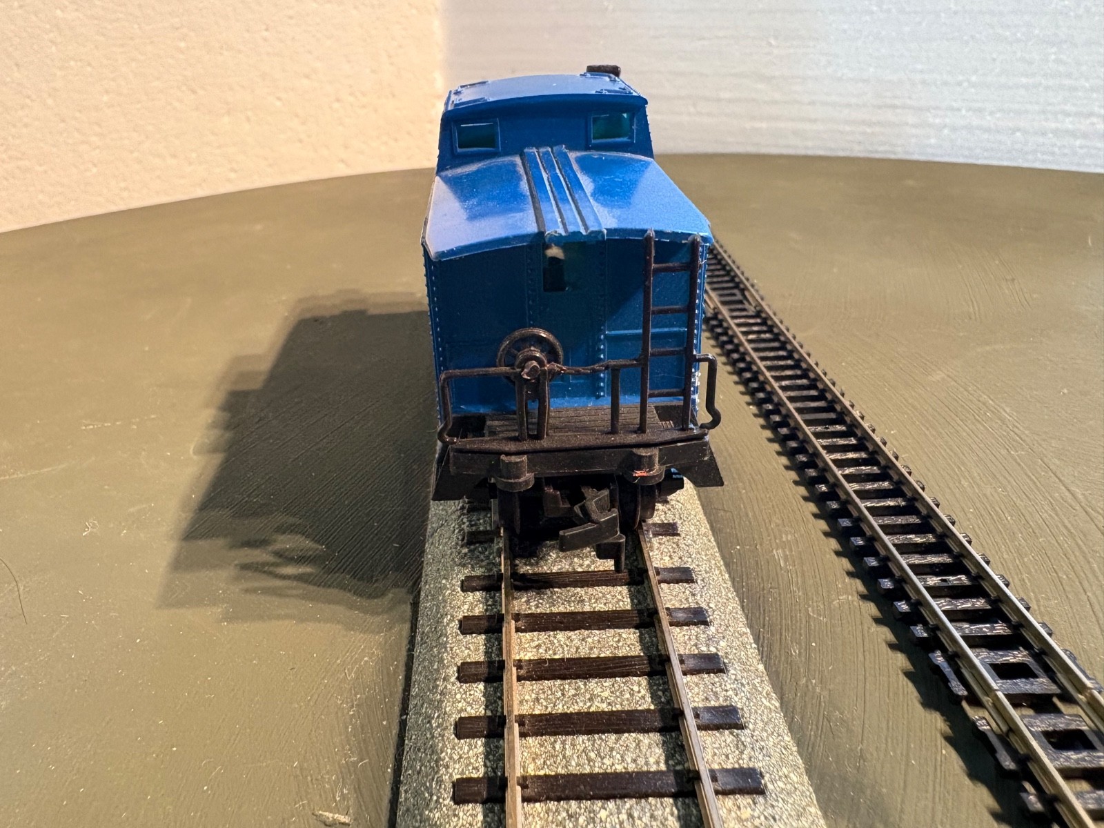 Tested: HO Life-Like Conrail F7A Locomotive # 1639 & Caboose (26-718)