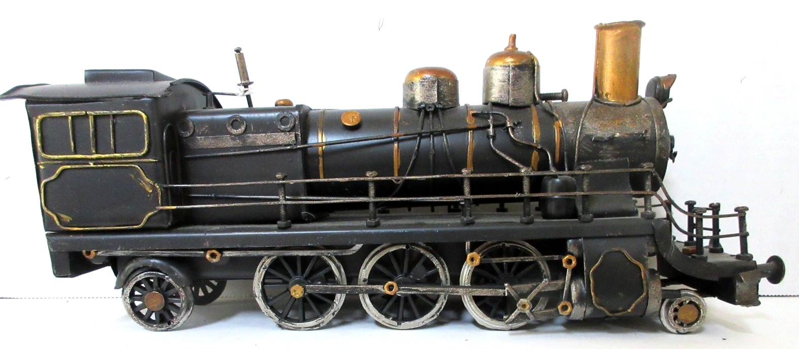 O SCALE SIZE CUSTOM MADE METAL 2-6-2 DISPLAY STEAM ENGINE