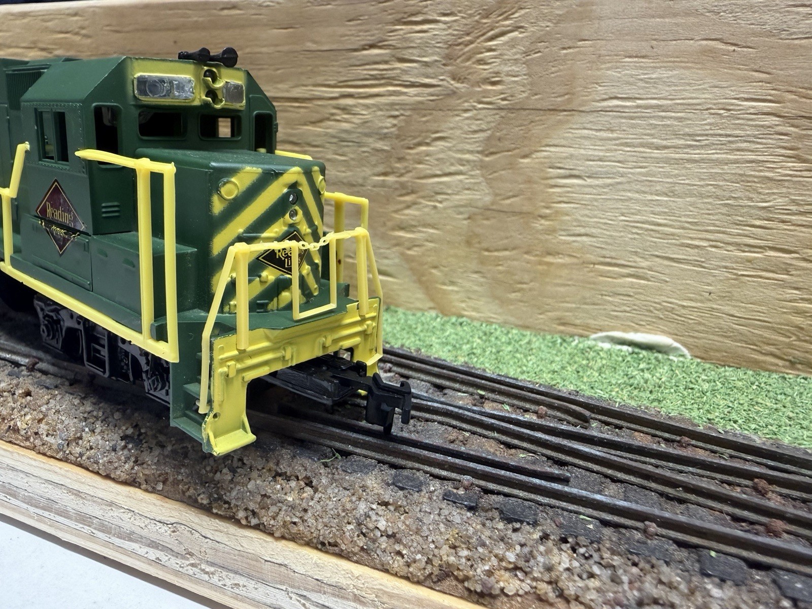HO SCALE READING LINES DIESEL LOCOMOTIVE 3412 ATLAS GP-38 RARE FIND TRAIN